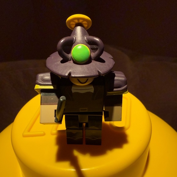 Roblox Dungeon Quest Industrial Mage Armor Figure - Picture 8 of 12